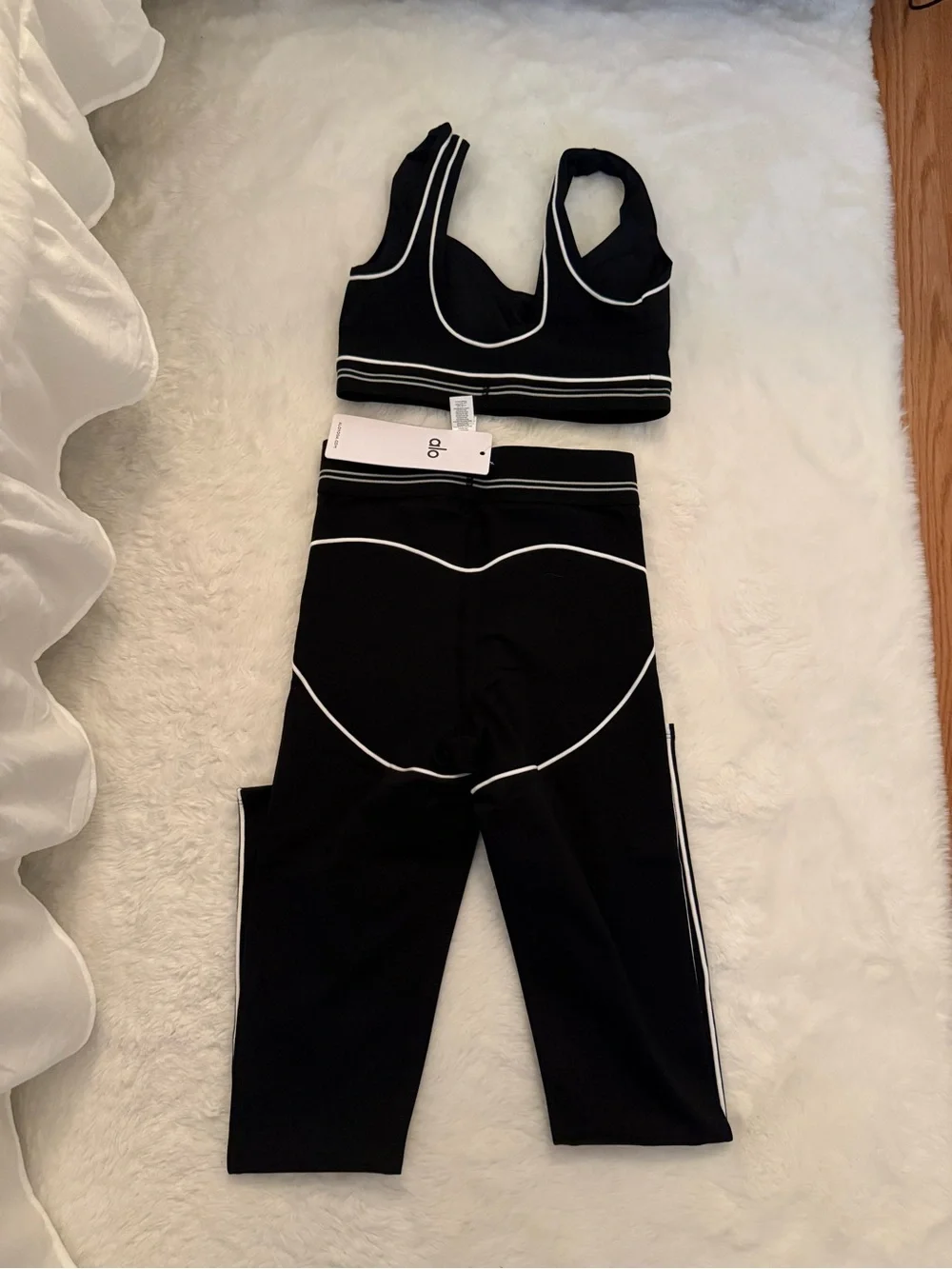 Alo Leggings in Black with White Piping With Matching Bra Top
